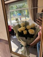 7 Белых роз с эвкалиптом 2